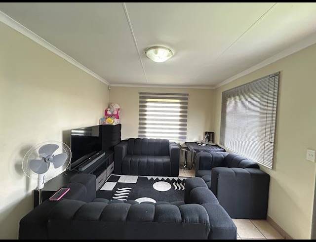 3 BEDROOM HOUSE FOR SALE IN THATCH HILL ESTATE